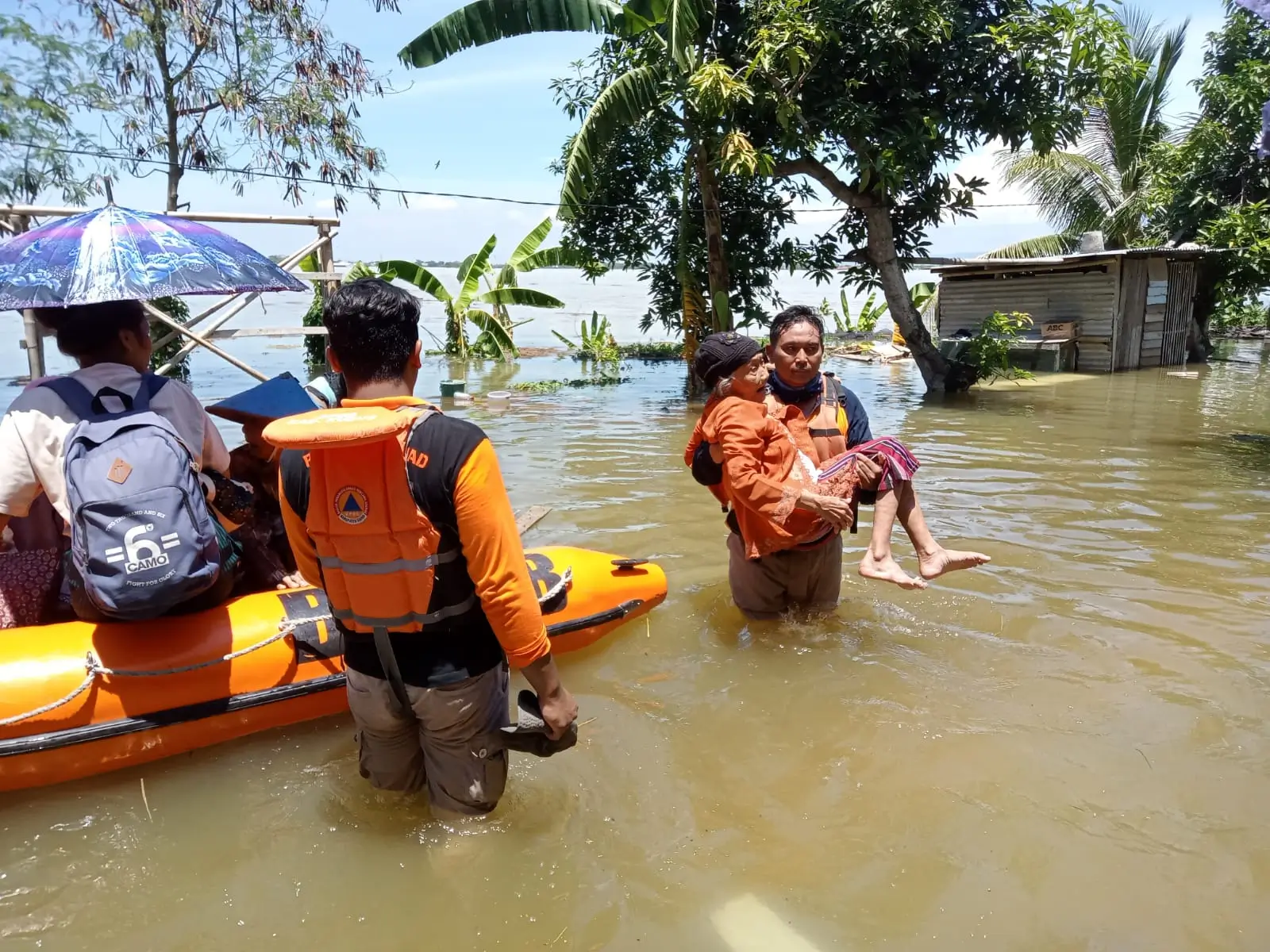 Banjir Bandang di Kabupaten Demak, Upaya Evakuasi Terhambat Arus Deras
